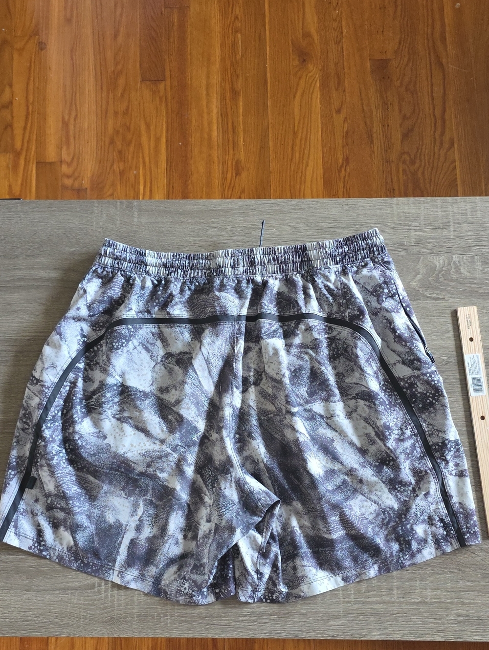 Lululemon Pace Breaker 6.5" Unlined Shorts Size XL - Picture 5 of 9